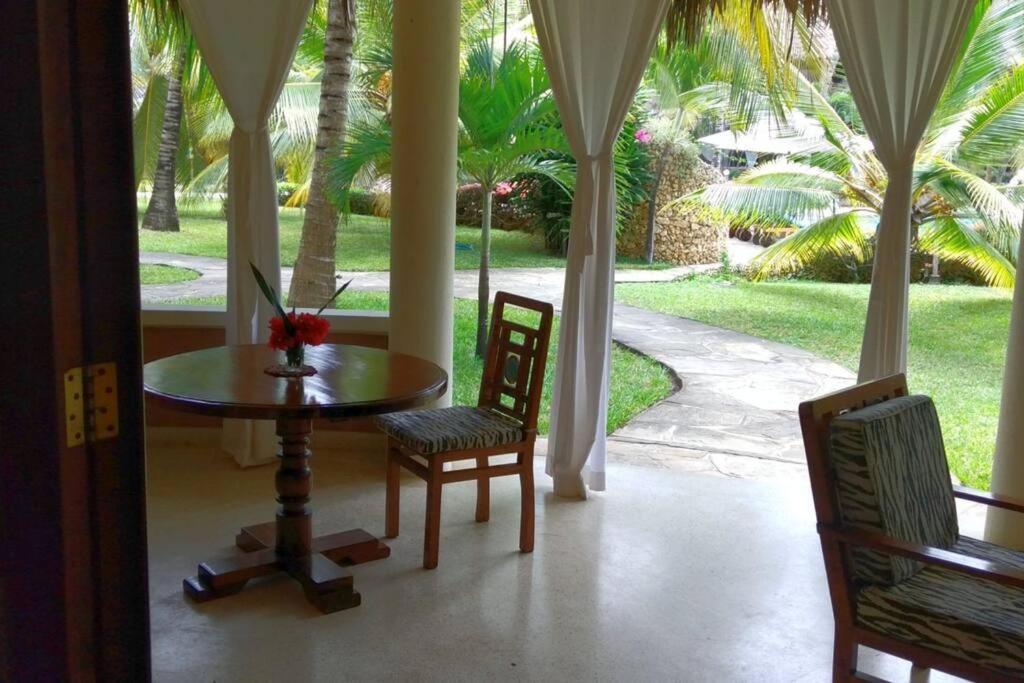 Tembo Beach Cottage Malindi Exterior photo