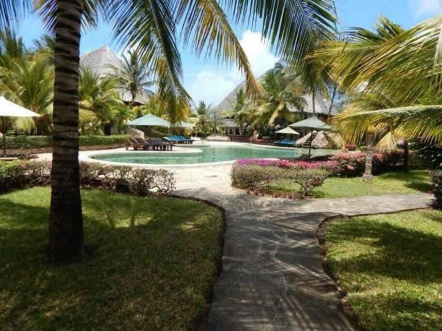 Tembo Beach Cottage Malindi Exterior photo
