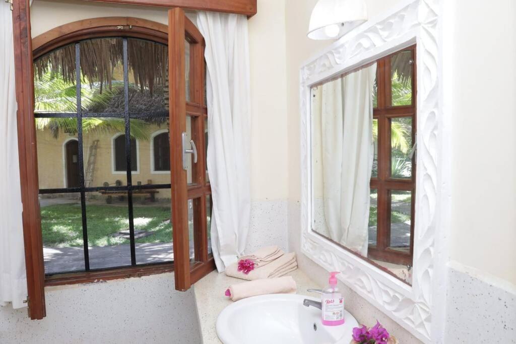 Tembo Beach Cottage Malindi Exterior photo